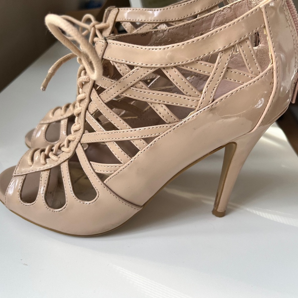 Material Girl Harlie Lace Up Sandals | Size 8.5 US